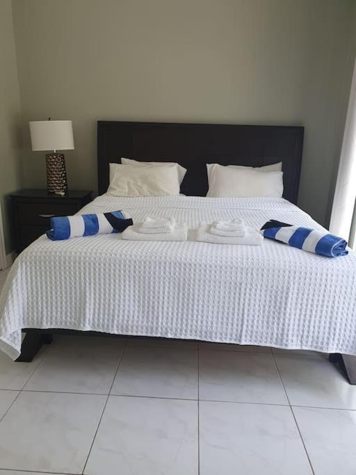 Townhouse By The Bay, Little Bay Country Club ,Negril Βίλα Orange Bay Εξωτερικό φωτογραφία